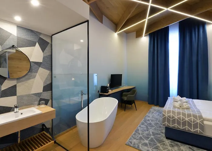 1552 Boutique Eger
