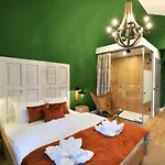 1552 Boutique Hotel