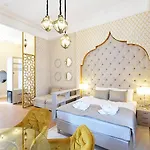 1552 Boutique Hotel