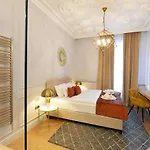 1552 Boutique Eger
