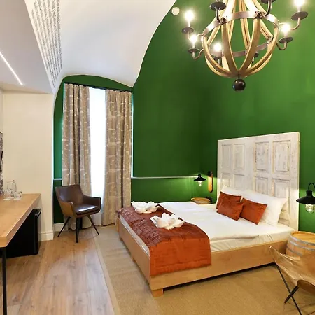 1552 Boutique Hotel 4*