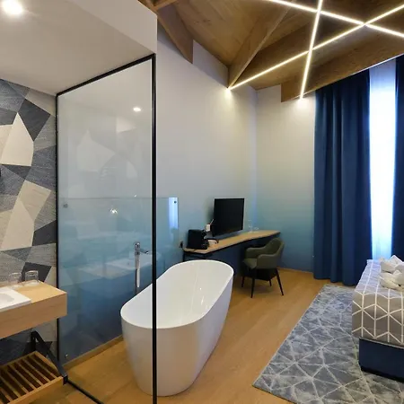1552 Boutique Eger